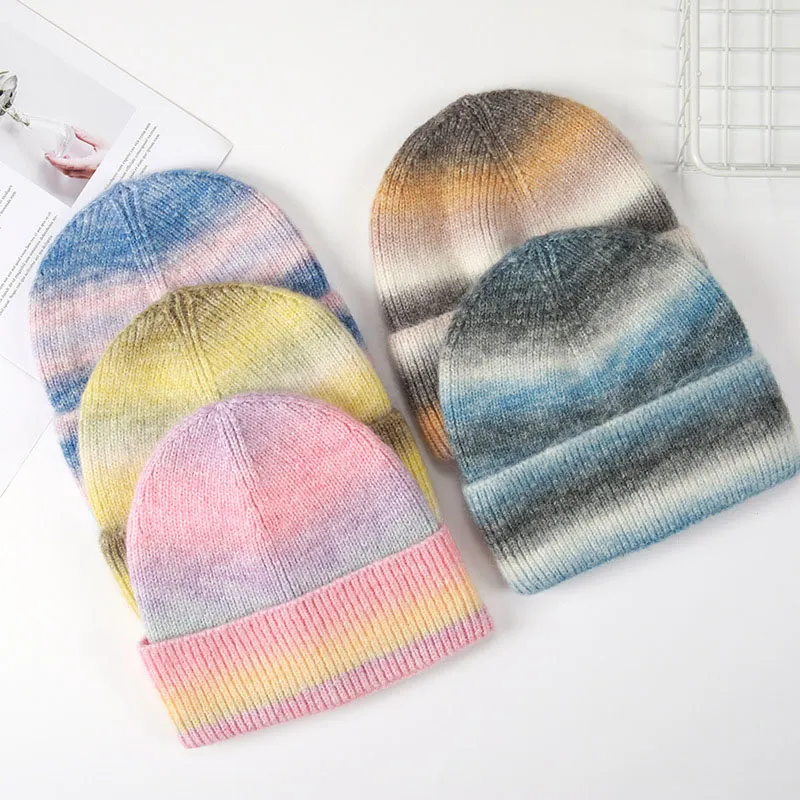 What are the types of knitted hats?