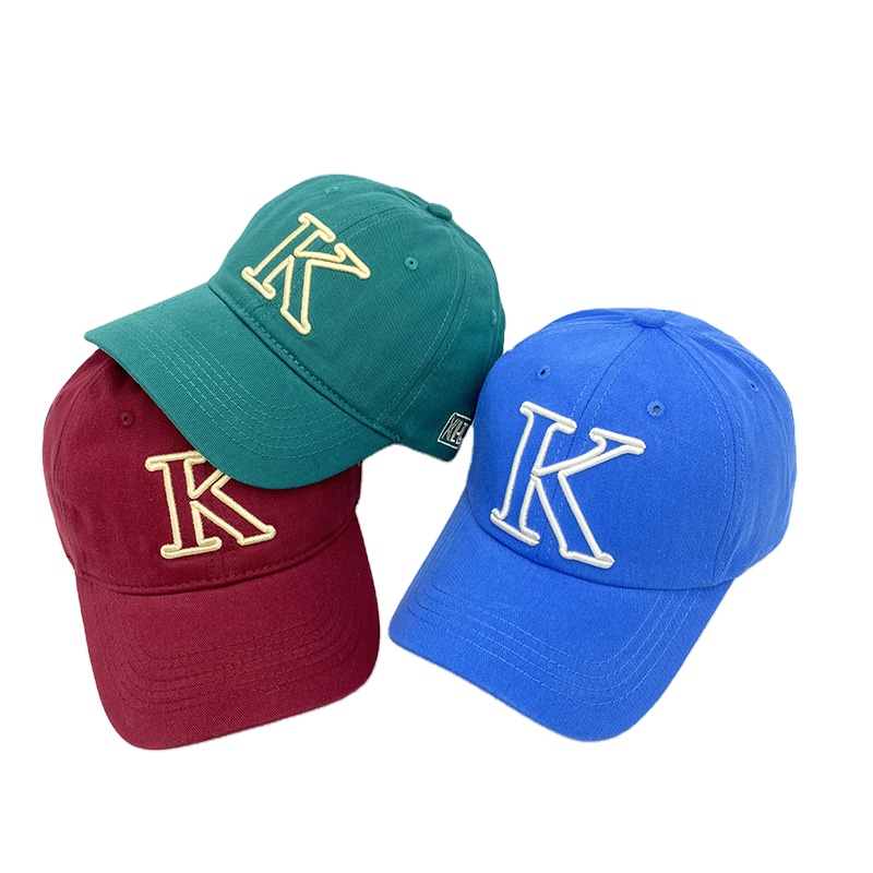 What are some popular color combinations for baseball caps?